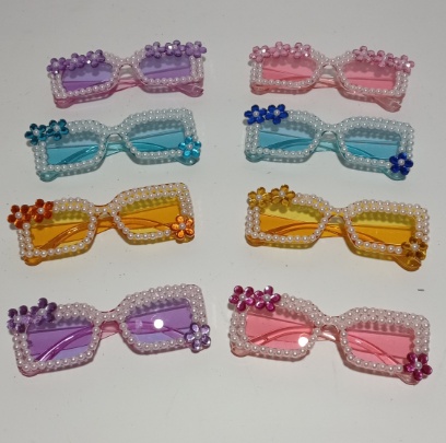 Lentes con flores de colores y perlas