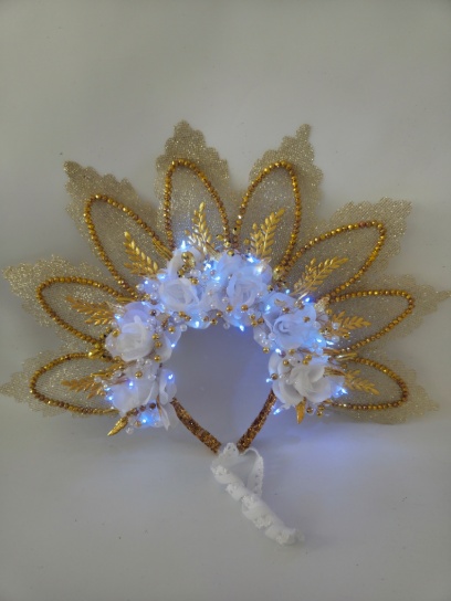 Vincha con flores decorada con perlas