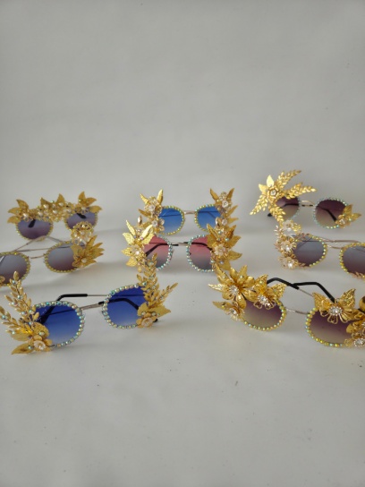 Lentes bordados en dorado