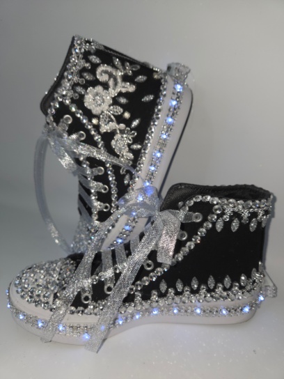 Zapatillas bordadas con apliques y gemas