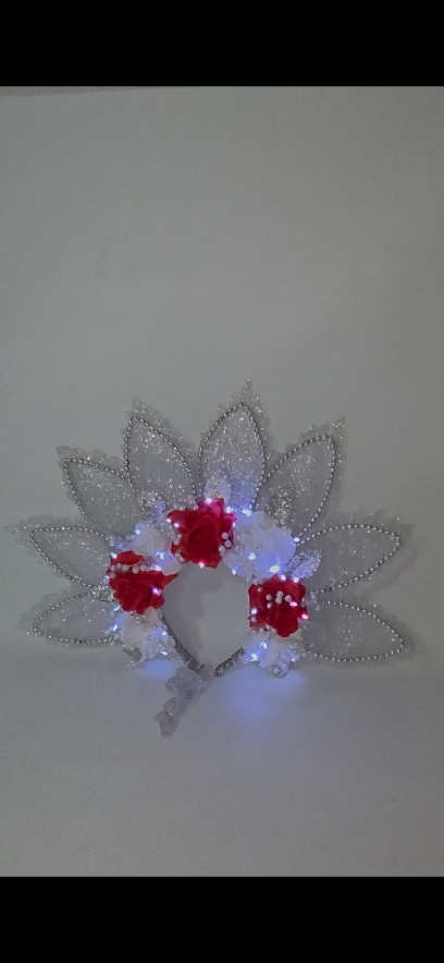 Vincha con flores decorada con perlass
