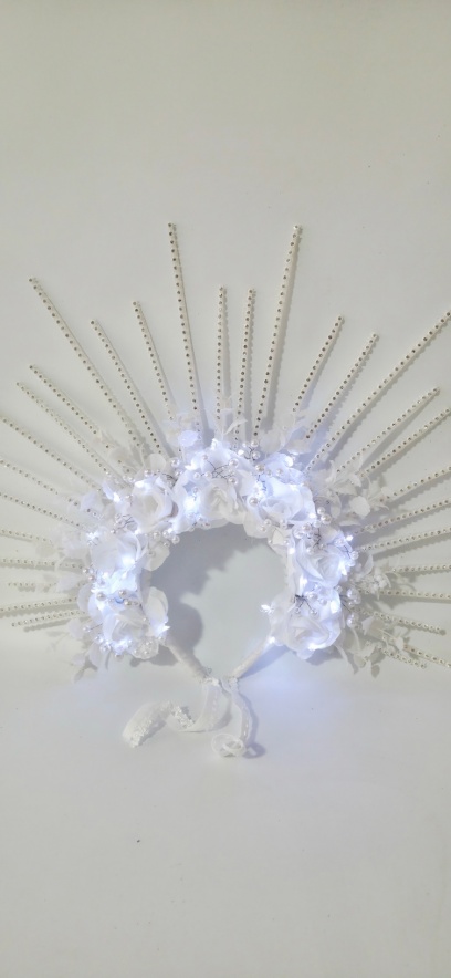 Vincha desflecada con flores blancas y strass