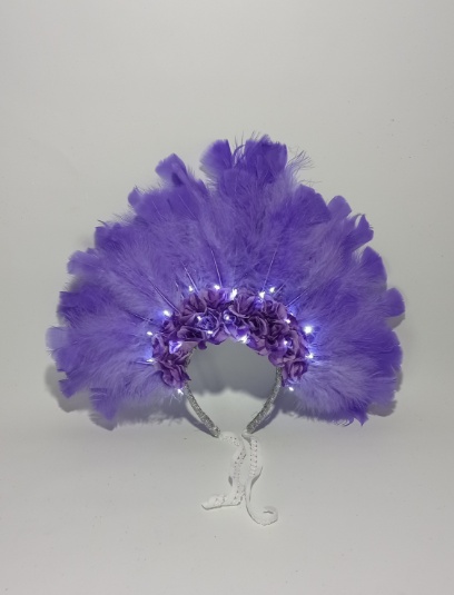 Vincha con flores y plumas