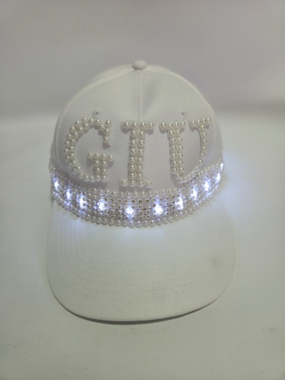 Gorra personalizada con perlas