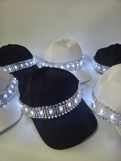 Gorras con tachas