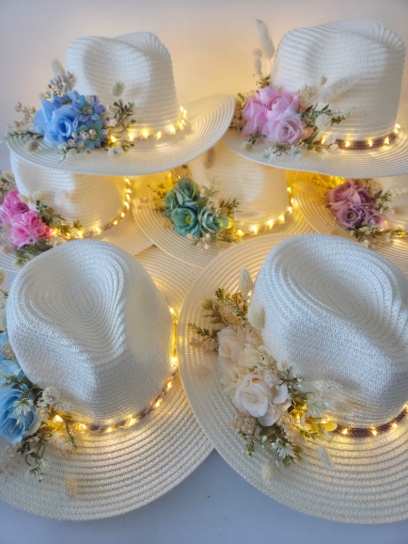 Sombreros con flores