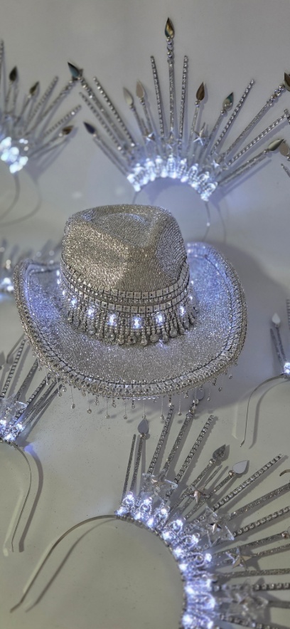 Combo cowboy plateado  con vinchas desflecas