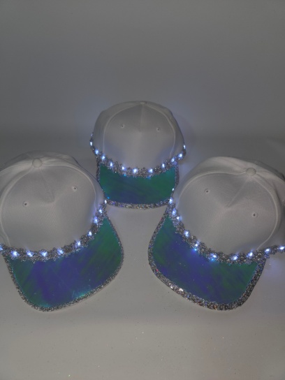 Gorras decoradas con visera brillosa