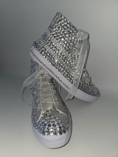 Zapatillas bordadas con gemas